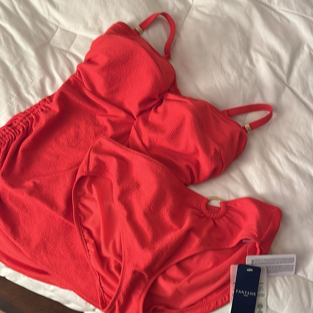 Freya swimwear EUC. see pic for size am measurement detail